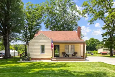 Image de Modern 3br Charm In Mooresville / Pets Welcome