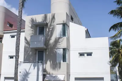 Image de New! Beachfront Villa- Golf, Pool & Ocean View