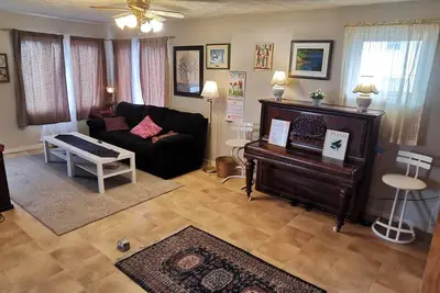 Image de Spacious 3br Home + 1 Br Private Ensuite, 2 Kitchens, for big Families & Groups