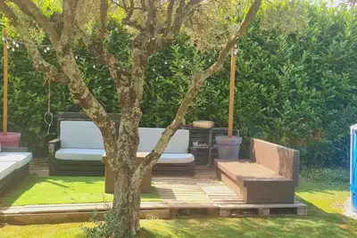 Image de Charmante maison de vacances avec grand jardin, proche centre village.