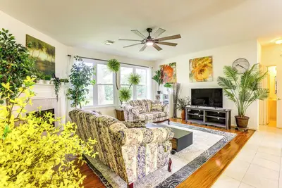 Image de 4 Mi to Old Town Spring: Family Retreat w/ Yard!