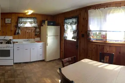 Image de Lake Front Rustic Cabin #2 on Private Lake!