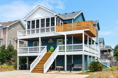 Sully's Shore Thing 6min walk beach*Pool hot tub