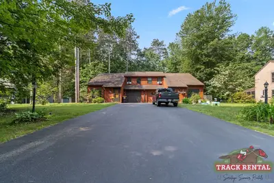 Image de Charming 2br Townhome – Minutes to Saratoga & Nature