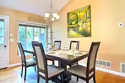 Image de Charming 3-bedroom main house in wonderful Stratford Ct, with Inground Pool!