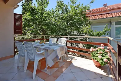Image de Appartement de deux chambres avec la terrasse Selce, Crikvenica (A-24439-a)
