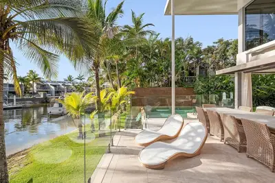 Image de The Noosa Home - pool, jetty, water frontage