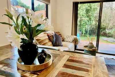 Image de Brilliant 3 bedroom home•garden views• •garage parking•walking distance to lake