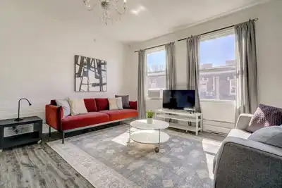 Image de Modern Apt in Le Plateau, walk to restaurants, shops, metro & Parc La Fontaine