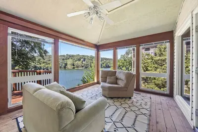 Image de Lakefront+Dock+Swim+Bike+Fish+Dogs Permitted+Garage