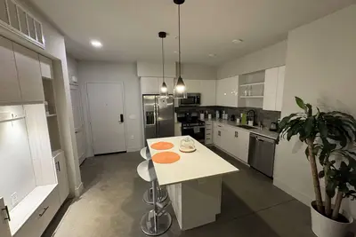 Image de 5 min to Disneyland! Luxury Stay in Anaheim’s Platinum Triangle
