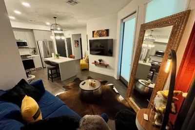 Image de Modern Luxury Retreat - Walk to South Coast Plaza & Arts in Costa Mesa