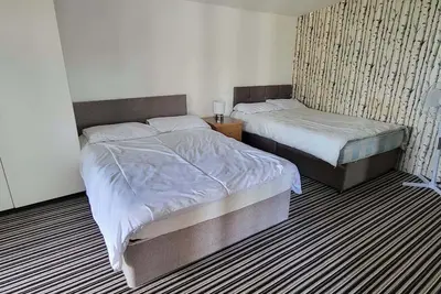 Image de Pet Friendly - 4 Guests - 13 min to the Beach