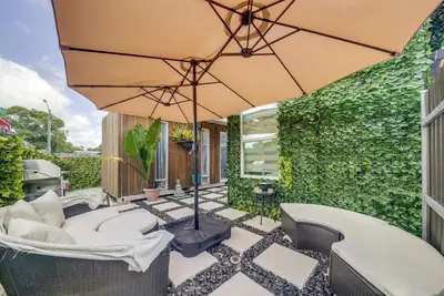 Image de Mod Bungalow w/ Ultra-Private Outdoor Hang Space!