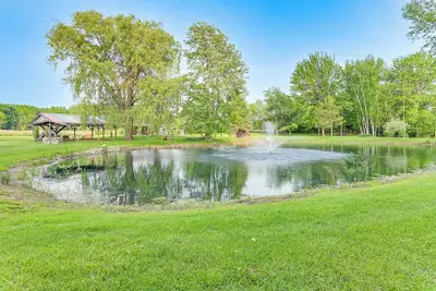Image de 5-Acre Kingston Getaway: Pond, Peacocks & Fire Pit