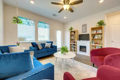 Image de Remote Working Hub w/ Yard in South Austin Suburbs