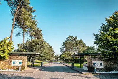 Image de 125 House - Swimming Pool, Tennis, Golf & Nature