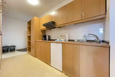 Image de (Sta1115) Well-designed fitters' apartment with balcony