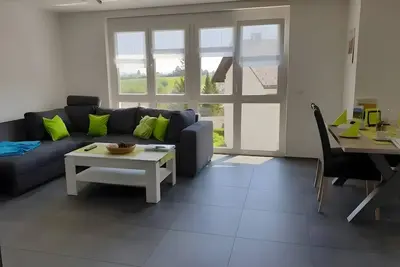 Image de Appartement 'Haldenweg' avec vue sur les montagnes, jardin partagé et balcon