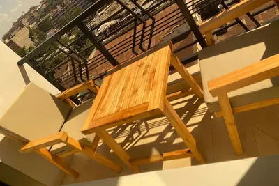 Image de Deluxe studio Apartment in Nairobi with a view of the city's skyline.