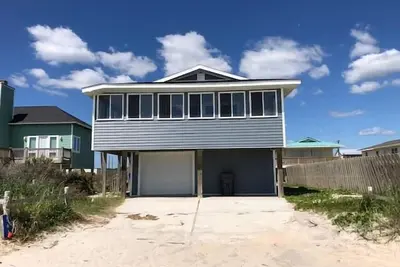 Image de Beach Breezes – Coastal Comfort with Stunning Ocean Views