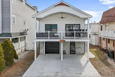 Image de This house is a 3 bedroom(s), 2 bathrooms, located in Wildwood, Nj.