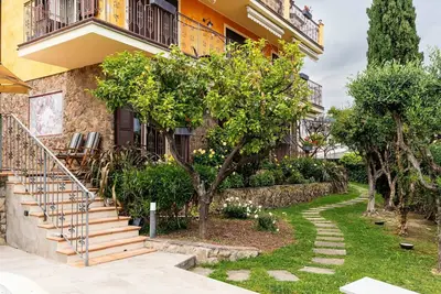 Joli appartement dans une maison de vacances avec climatisation, Wifi, piscine, terrasse, parking
