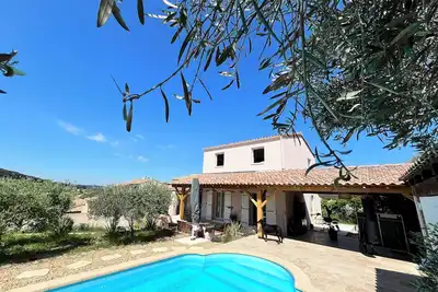 Image de Villa provençale 8 pers. avec piscine, climatisation, calme et verdure avec vue.