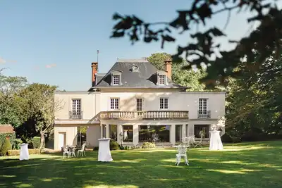 Image de Villa d’Exception avec Piscine et Activités près de Paris, idéal pour familles