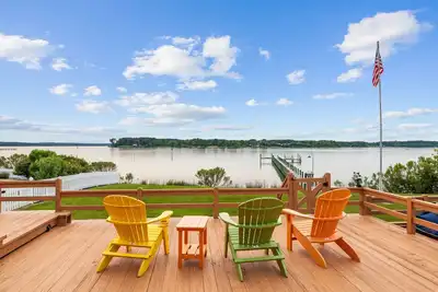Image de Bayfront Oasis with Heated Pool, Hot Tub & Playground! Family & Pet friendly!