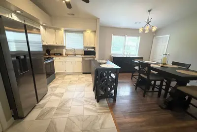 Image de Cozy meets Classy in this Modern & Inviting 3br-2ba house with Ac, WiFi