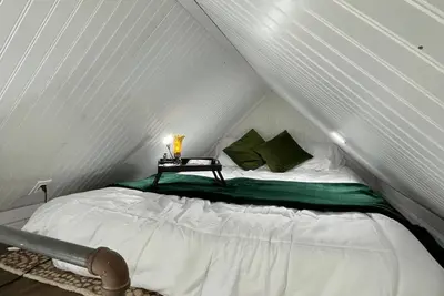 Image de ~ Frog & Toads Cozy Cove ~ A tiny home with a big personality!