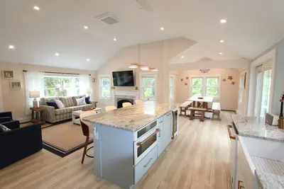 Image de Recently Renovated 3-Bedroom Home