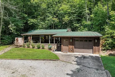 Image de Charming 2-bedroom log cabin in Townsend with hot tub and game room