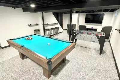 Image de Great Location close to Resch/Lambeau, Sleeps 14, Huge Game Room, Private Yard