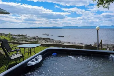 Image de Chalet Loft #4 Bord de l'eau | Spa | Foyer | Wifi
