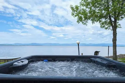 Image de Chalet Loft #6 Bord de l'eau | Spa | Foyer | Wifi