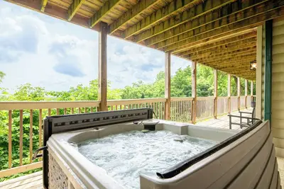 Image de Lovely 6bd Lodge w/ Views! Games +FirePit +Hot Tub