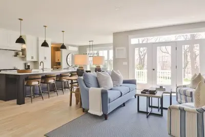 Downtown Coastal Charm Cottage in Kennebunk