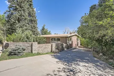 Image de Beautiful 2 Bdr Gate to the Foothills