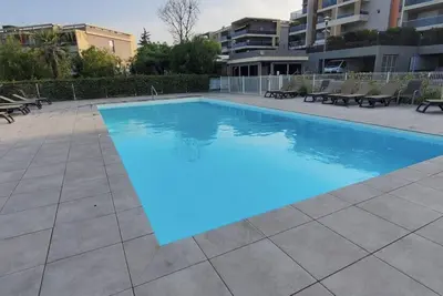 Image de Beau studio en résidence avec piscine