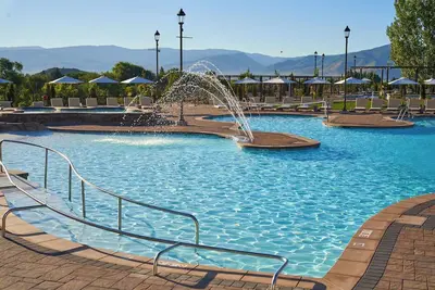 Image de Relaxing Getaway – Spa, Golf & Hot Springs Access!