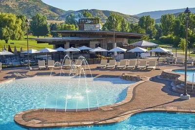 Image de 3 Breathtaking Haven w/Hot Spring, Resort Amenities & Outdoor Adventure!