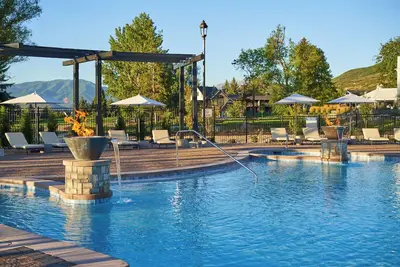 Image de Perfect Outdoor Getaway! 4 Relaxing Units w/Pool, Golf Nearby Attractions!
