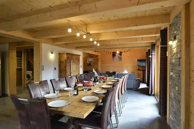 Image de 8 Pièces pour 14 Personnes