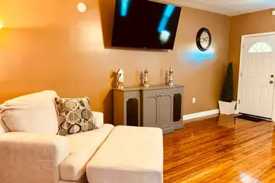 Image de 12 Guest Home In Historic District With Family Friendly Patio