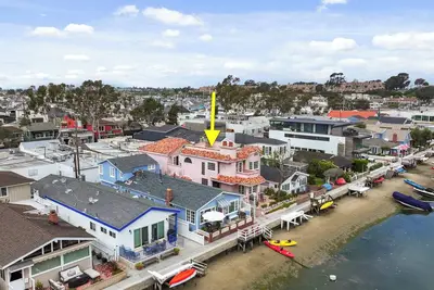 Image de Waterfront Retreat with Large Roof Deck right next to Balboa Shops & Restaurants