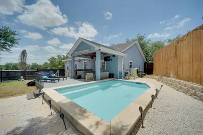 Image de Canyon Lake Home w/ Heated Cocktail Pool & Spa