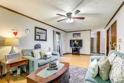 Image de Group Getaway: Spacious Home in Stone Mountain!