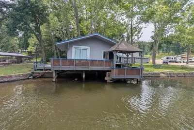 Image de Lakeside Tiki Cottage-1 bedroom Studio cottage in delightful Gravois Mills